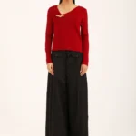 KNIT TOP WITH BROOCH DETAIL
